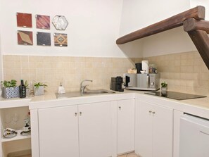 Macchina per tè/caffè, frigorifero, microonde, forno