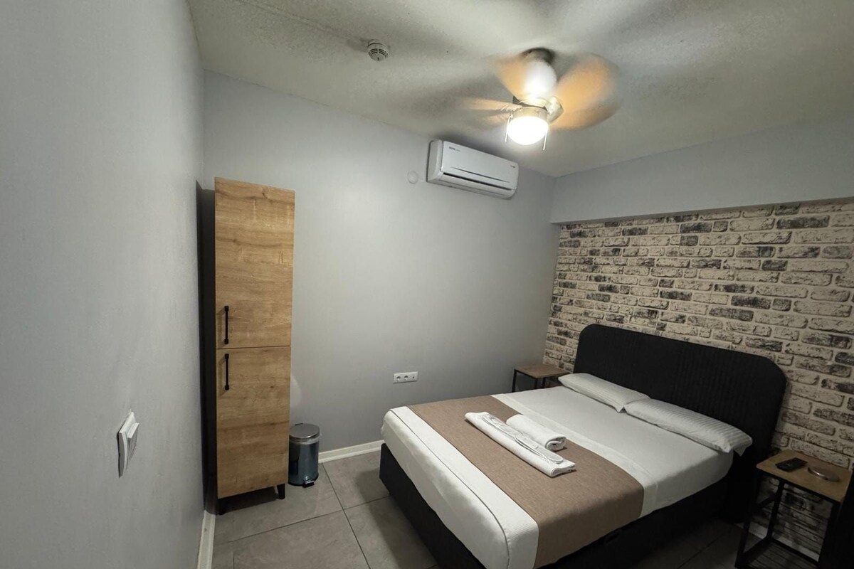 Basic Studio | Premium bedding, WiFi (free), bed sheets