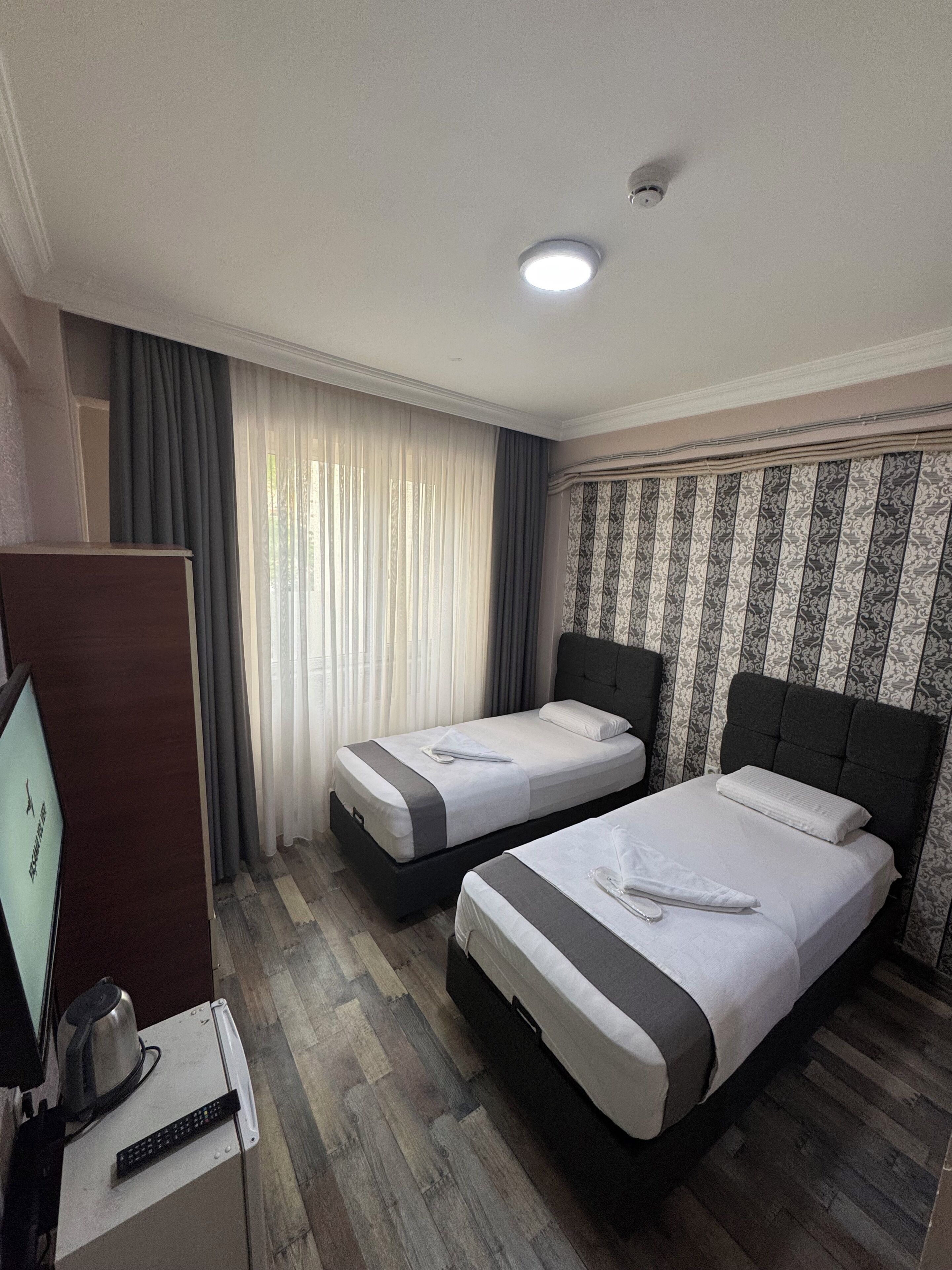 Habitación estándar con 2 camas individuales | Wifi gratis 
