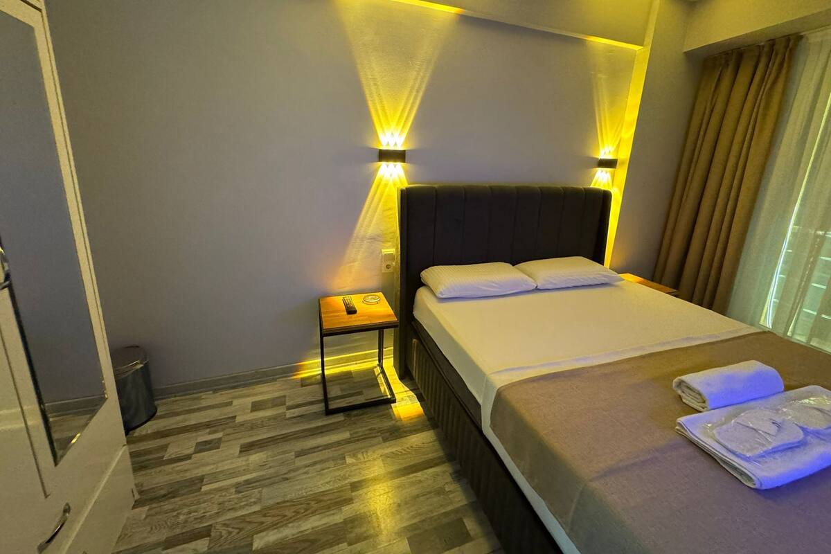 Free WiFi, bed sheets