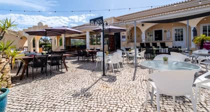 Your Coastal Oasis: Bright, Modern T2 Villa with Pool & Resort Amenities