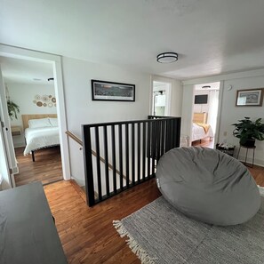 Room - Downtown Oasis, Game Room, <3mi to Stadium, walk to coffee shops and restaurants (South Bend)
