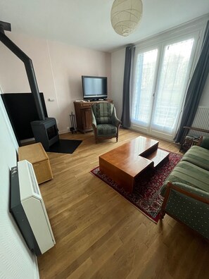 Living area - A Country Getaway (La Chapelle-Saint-Martial)