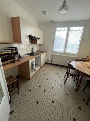 Private kitchen - A Country Getaway (La Chapelle-Saint-Martial)