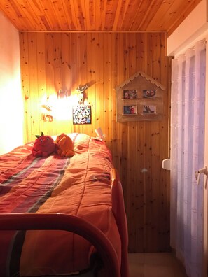 Room - EYNE 66800: Apartment rental for 4 people at the base of the slopes and hiking trails (Eyne)