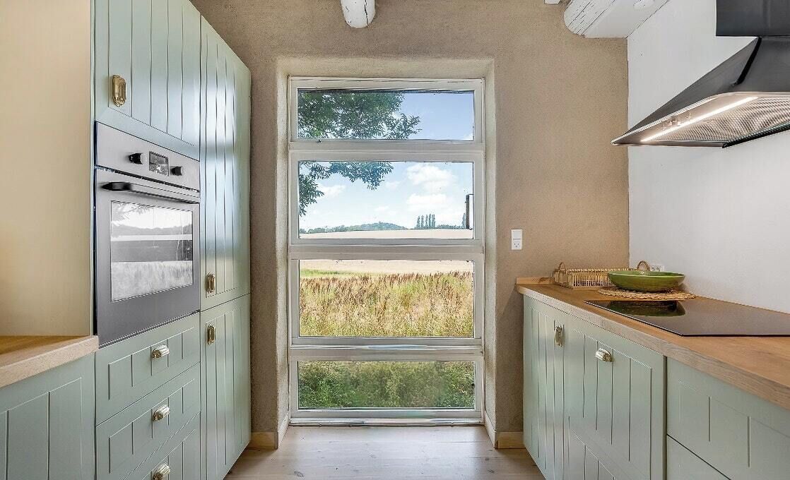 Coffee/tea maker, oven, dishwasher