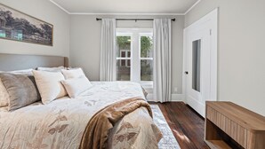 2 bedrooms, iron/ironing board, WiFi (free), bed sheets