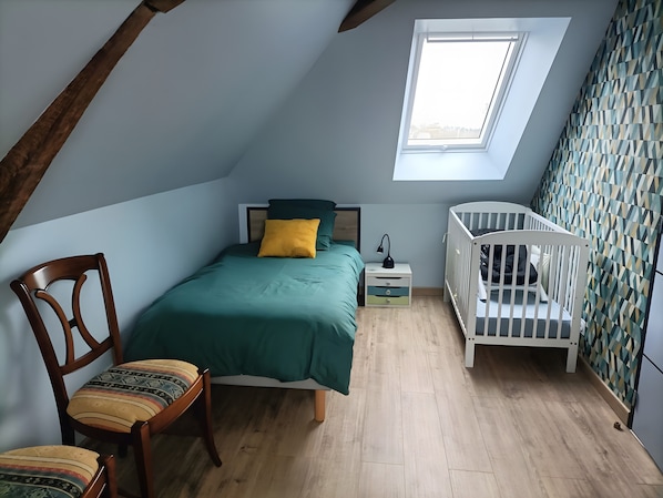 4 chambres, fer et planche à repasser, Wi-Fi, draps fournis