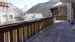 A balcony with a wooden railing overlooking a mountainous landscape. - Fee-Rien Appartement/Fewo 4-Bettwohnung by Interhome (Saas-Fee)