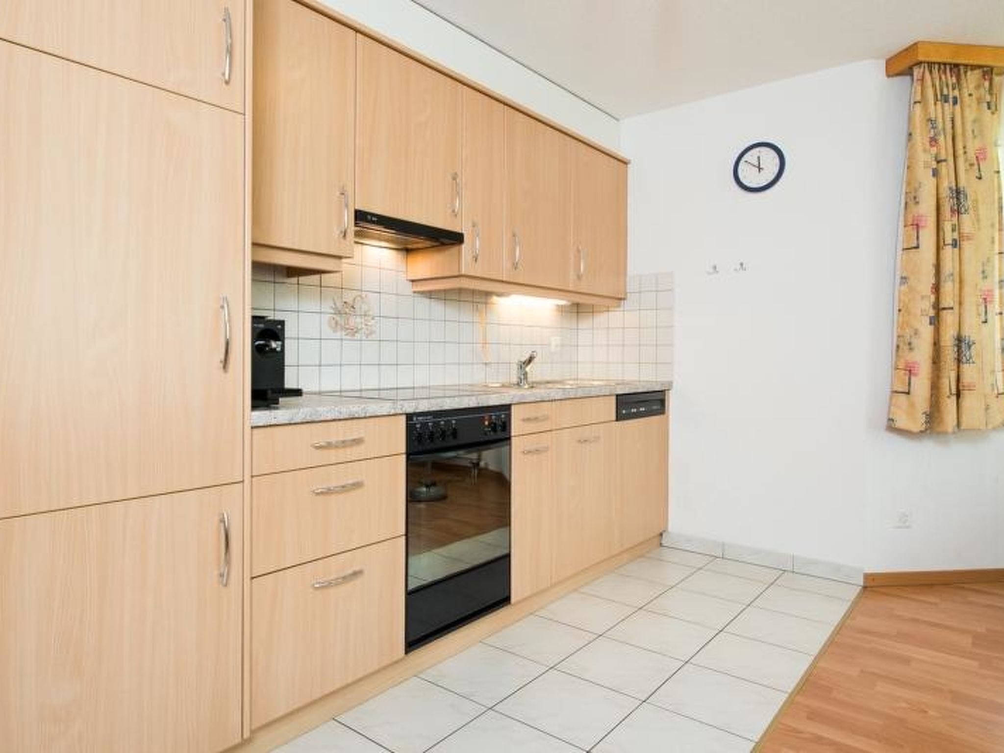 Fridge, microwave, dishwasher, cookware/dishes/utensils