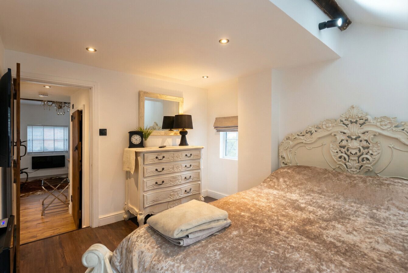 1 bedroom, desk, iron/ironing board, WiFi