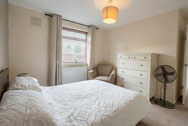 1 bedroom, desk, iron/ironing board, WiFi