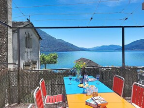 Outdoor dining - Wonderful private villa for 10 people with WIFI, TV, terrace and panoramic view (Piodina)