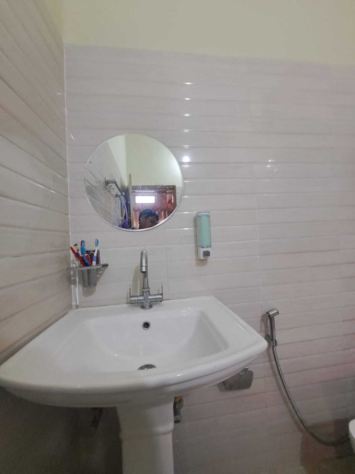 Free toiletries, soap, toilet paper