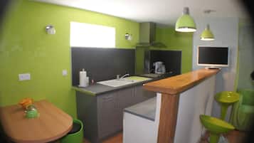 Kaffe-/temaskine, køleskab, mikrobølgeovn, ovn