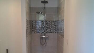Shower, towels