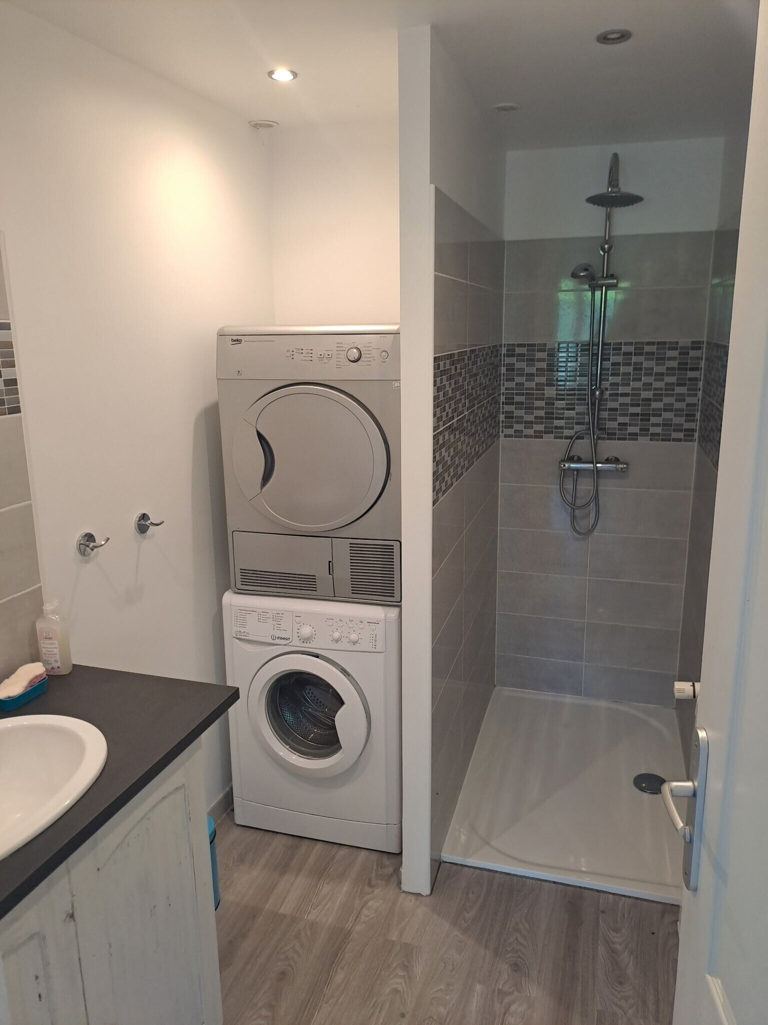 Douche, serviettes fournies