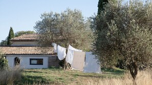A house with a tiled roof, a small window, and clothes hanging on a line. - La Sardagne | Charming House in the Heart of the Garrigue, Near Vallon-Pont-d'Arc (Bourg-Saint-Andéol)