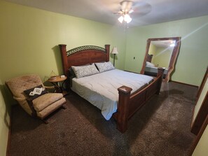4 habitaciones, tabla de planchar con plancha y cuna de viaje