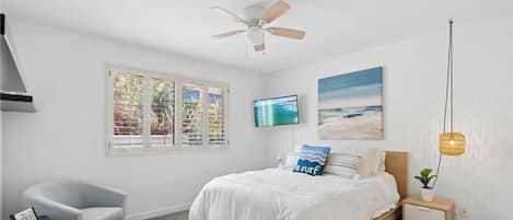 4 bedrooms, desk, WiFi