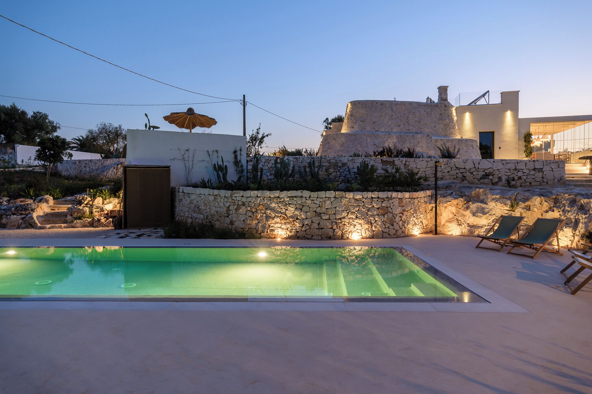 Seasonal outdoor pool, pool umbrellas, sun loungers
