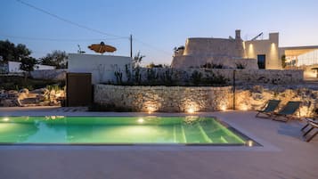 Seasonal outdoor pool, pool umbrellas, sun loungers