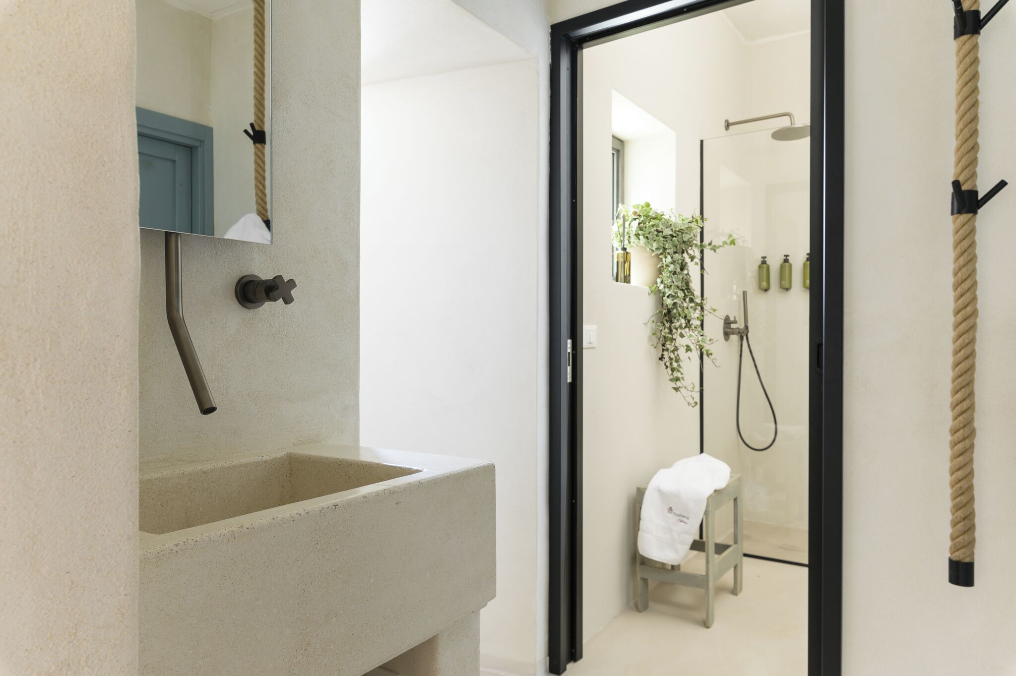 Luxury Suite, Private Pool | Bathroom | Shower, free toiletries, hair dryer, slippers