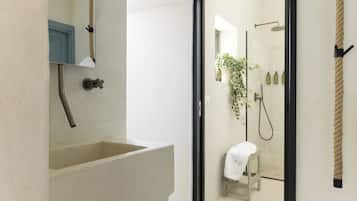 Luxury Suite, Private Pool | Bathroom | Shower, free toiletries, hair dryer, slippers