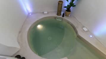 Suite de lujo, piscina privada | Caja fuerte, cortinas opacas, wifi gratis