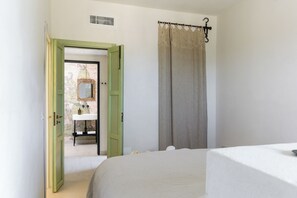 Suíte luxo, vista para o mar | Cofres nos quartos, cortinas blackout, Wi-Fi de cortesia
