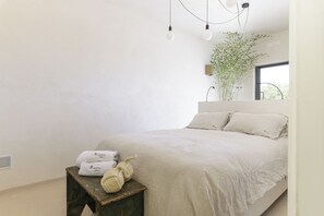 Suite Deluxe, vista al mar (Spa) | Caja de seguridad en la habitación, cortinas blackout y wifi gratis