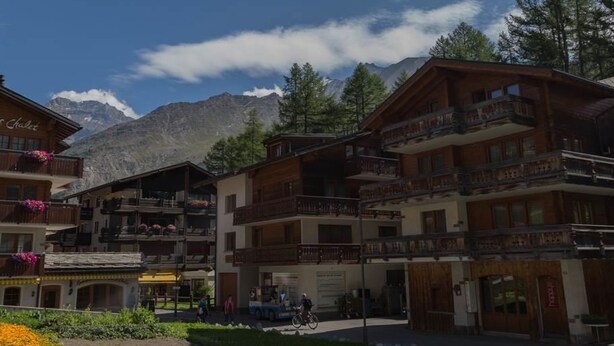 A mountain lodge with multiple balconies, a ski lift, and a clear view of the mountains. - Bergfink Appartement/Fewo 4-Bettwohnung Nr. 3 by Interhome (Saas-Fee)