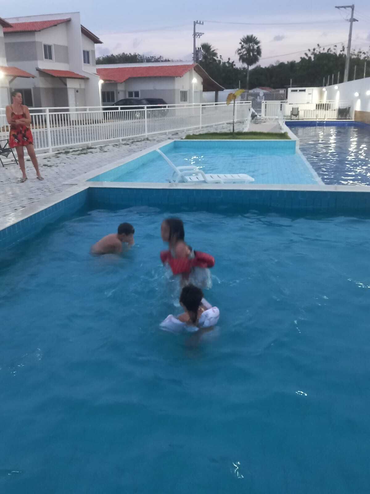2 albercas techadas 