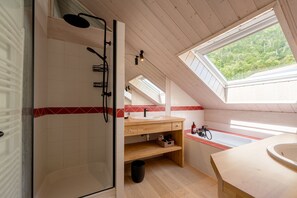 Bathroom - Villa Alba - Vue panoramique sur lac et montagnes (Sévrier)