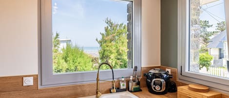 Coffee/tea maker, fridge, microwave, oven