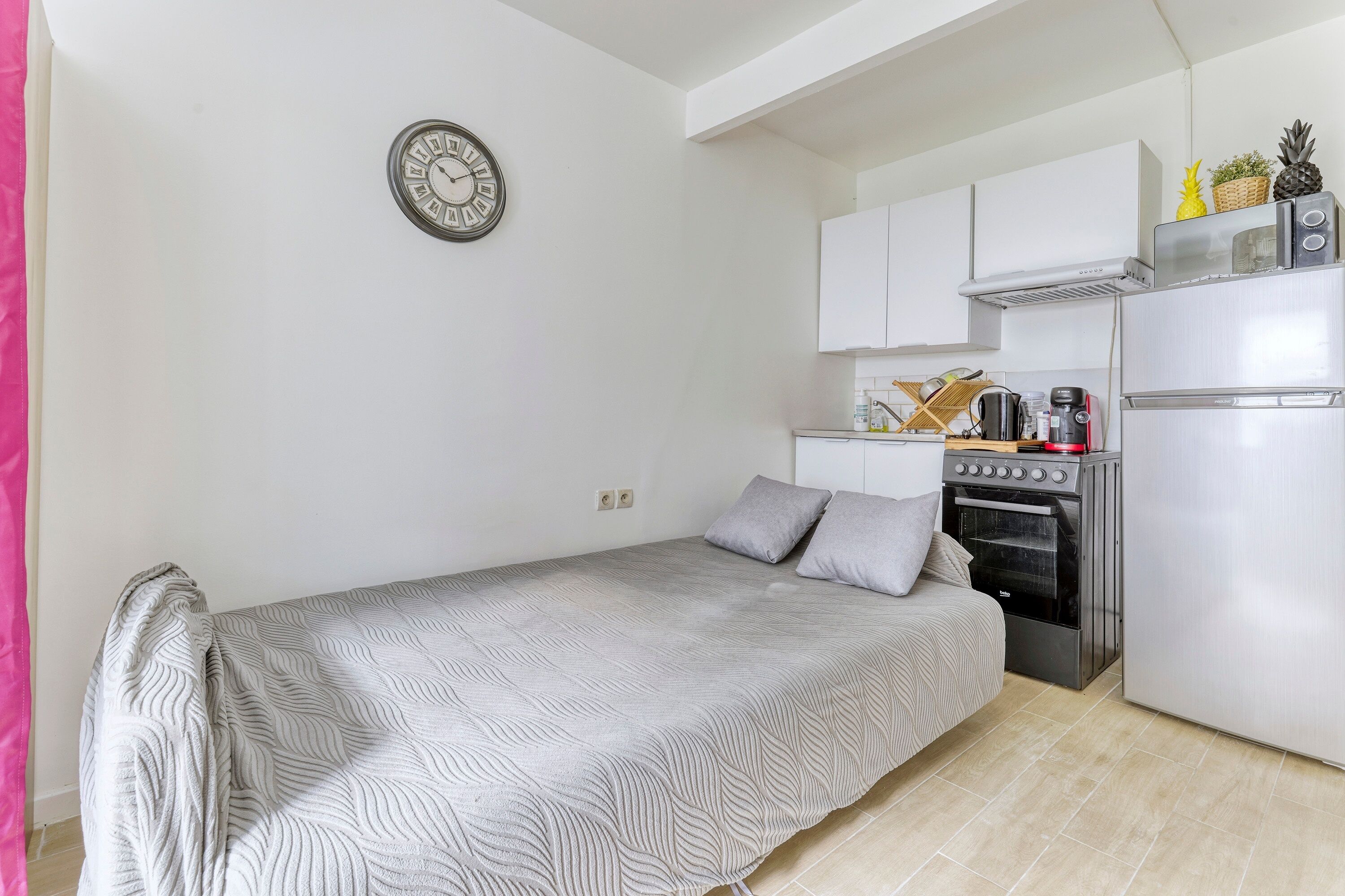 WiFi (free), bed sheets