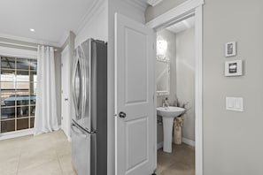 Bathroom - Modern 3-bedroom home with SPA, AC, Office and Gym (Sherbrooke)