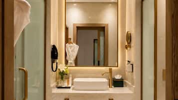 Deluxe Double or Twin Room, City View | Bathroom | Shower, free toiletries, hair dryer, slippers