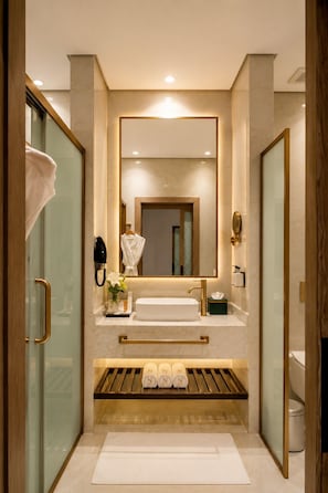 Deluxe Double or Twin Room, City View | Bathroom | Shower, free toiletries, hair dryer, slippers - Naviti By Warwick Jeddah (Jeddah)