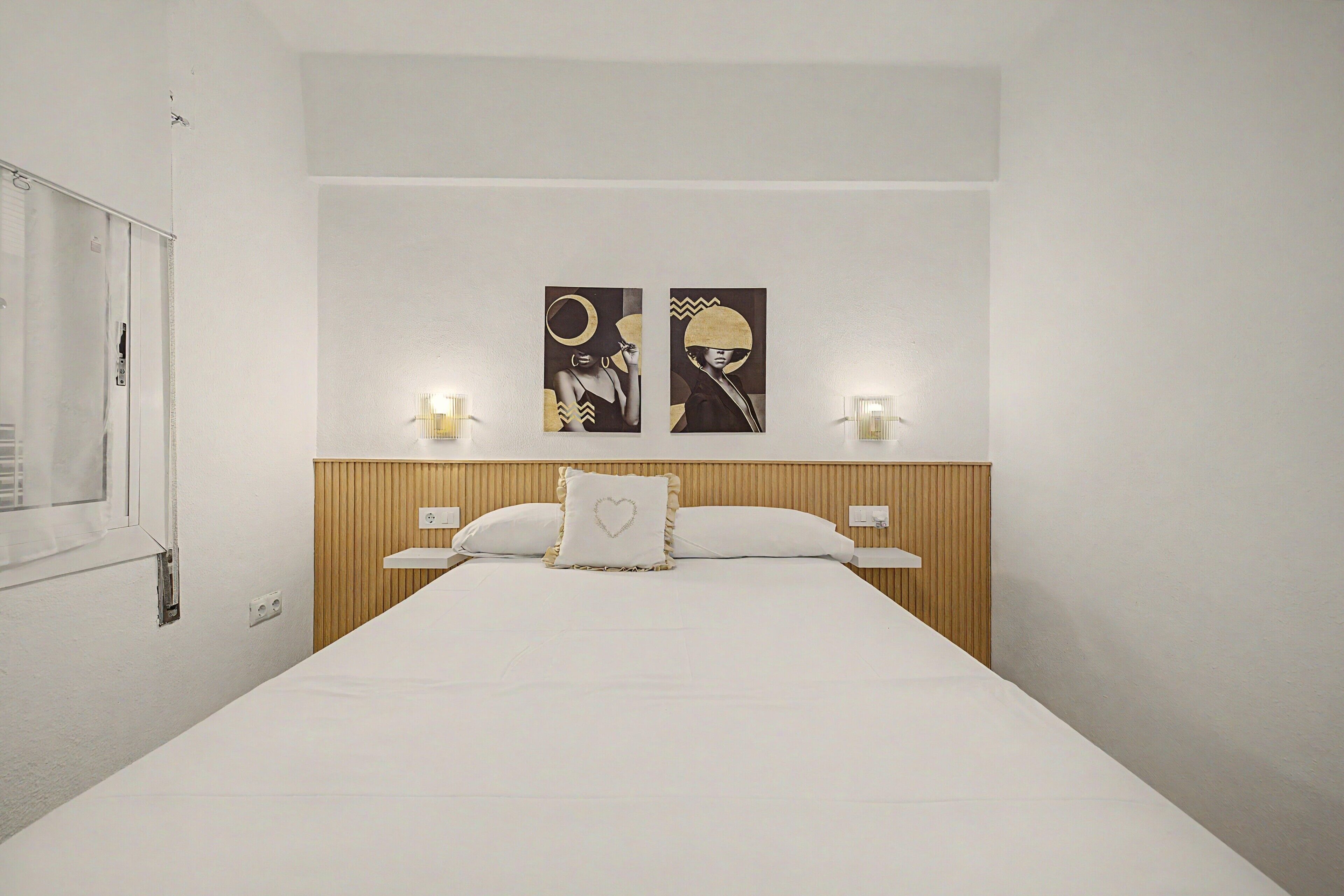 2 bedrooms, iron/ironing board, bed sheets