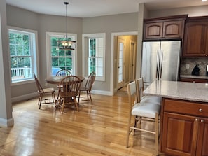 Dining - Cozy 3-bedroom house in beautiful Mountain Top, PA / Private Executive rental (Mountain Top)