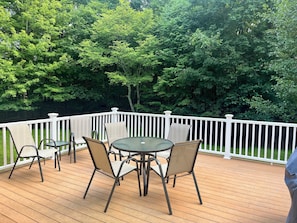 Outdoor dining - Cozy 3-bedroom house in beautiful Mountain Top, PA / Private Executive rental (Mountain Top)