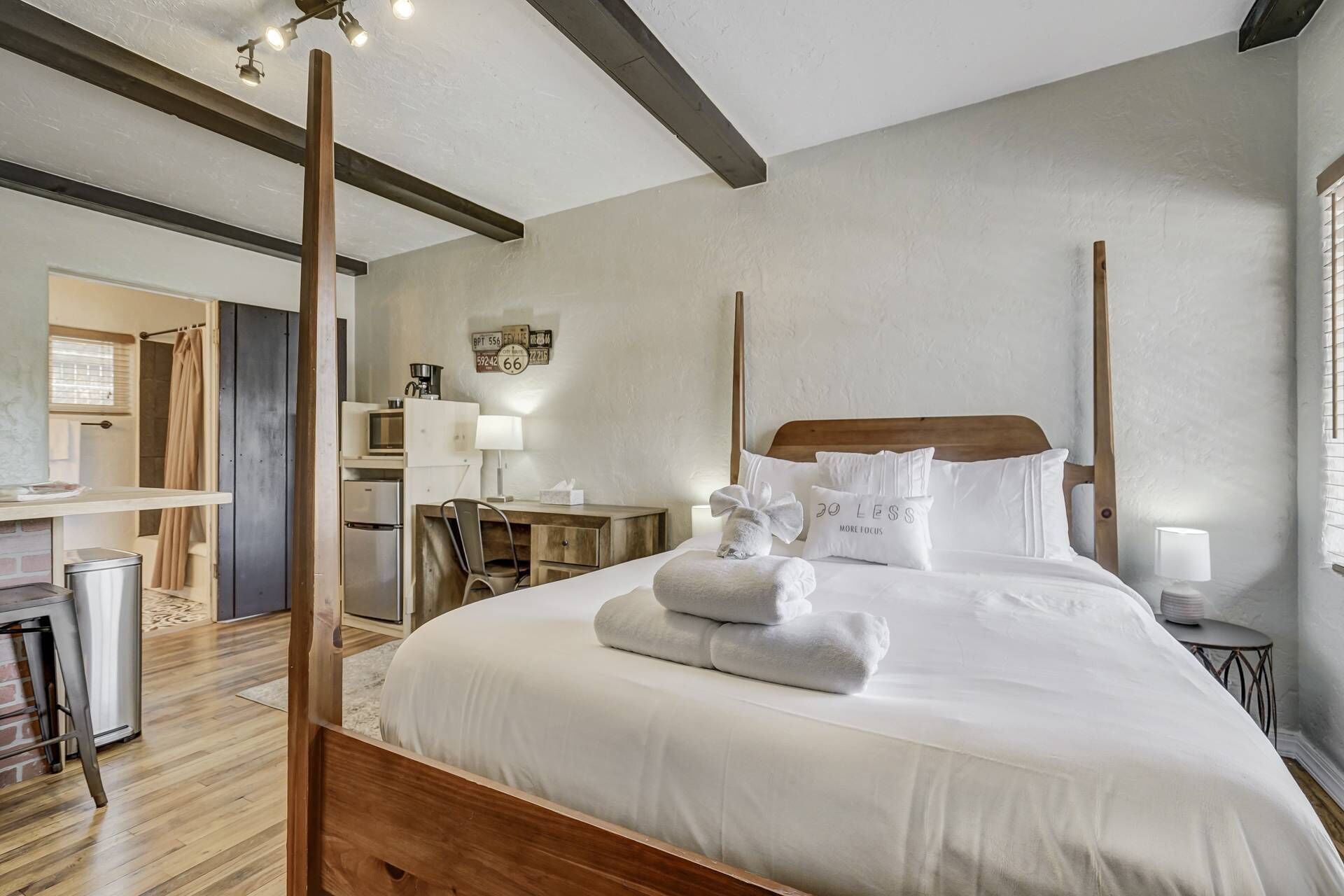 WiFi, bed sheets