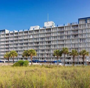Exterior - Beachfront Bliss: Spacious 2BR Condo Near Beach (Pompano Beach)