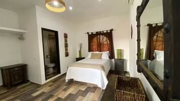 3 bedrooms, iron/ironing board, WiFi (free), bed sheets