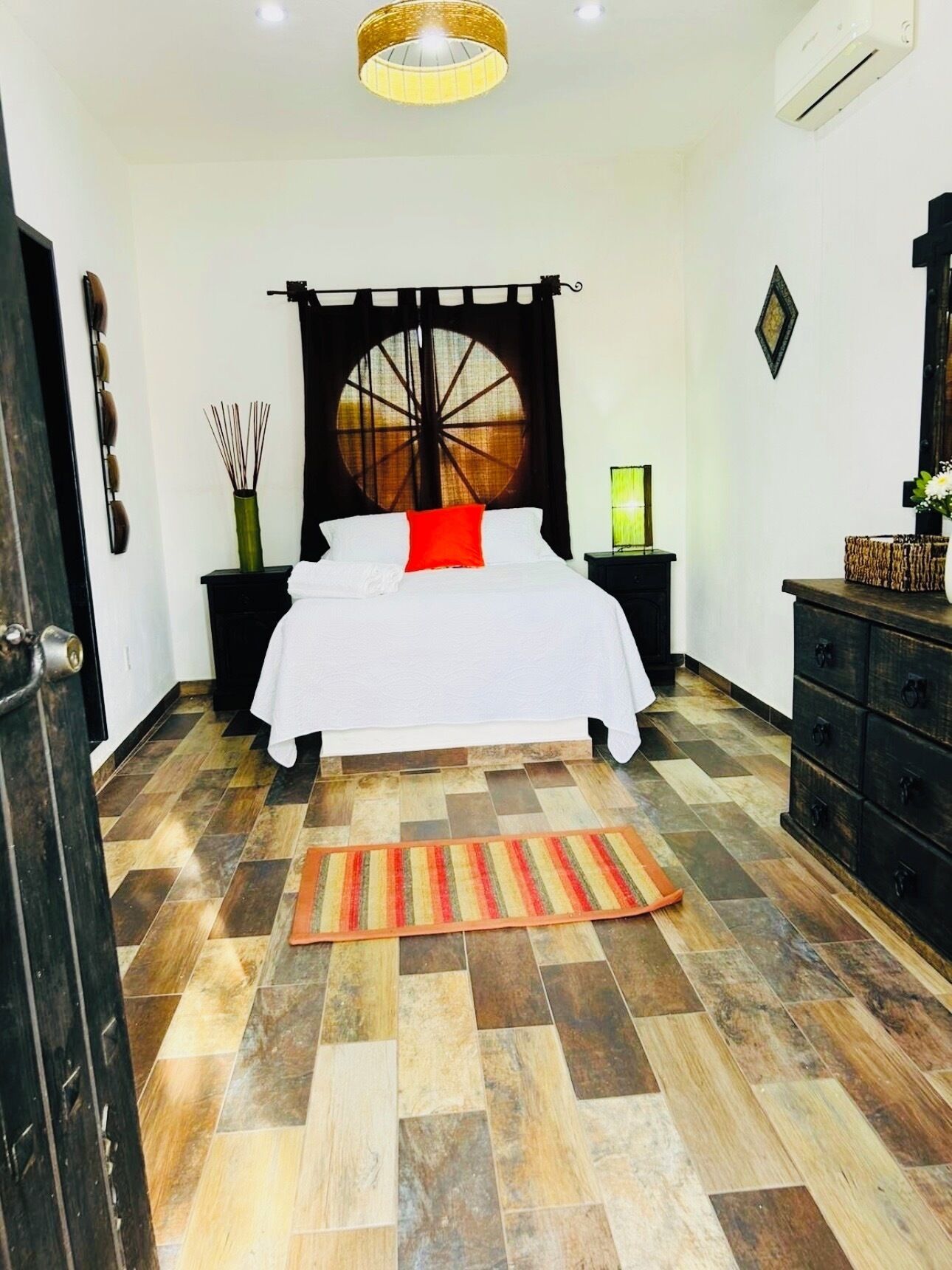 3 bedrooms, iron/ironing board, WiFi (free), bed sheets