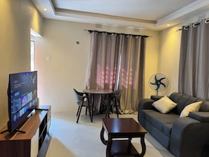 Deluxe Apartment, 1 Double Bed, Garden View | Living area