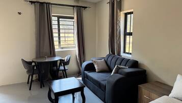 Deluxe appartement, 1 tweepersoonsbed, uitzicht op tuin | Woonruimte