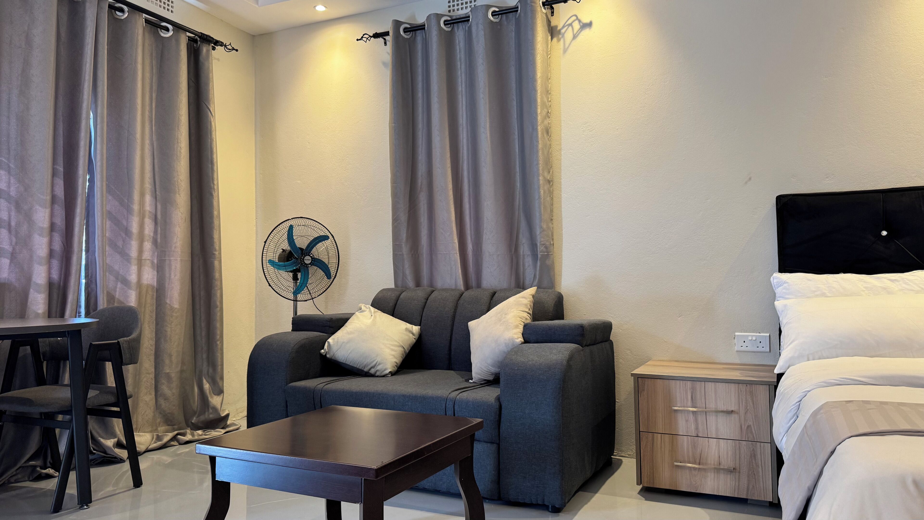 Appartamento Deluxe, 1 letto matrimoniale, vista giardino | Postazione laptop, ferro/asse da stiro, Wi-Fi gratuito
