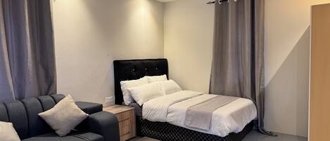 Deluxe-Apartment, 1 Doppelbett, Gartenblick